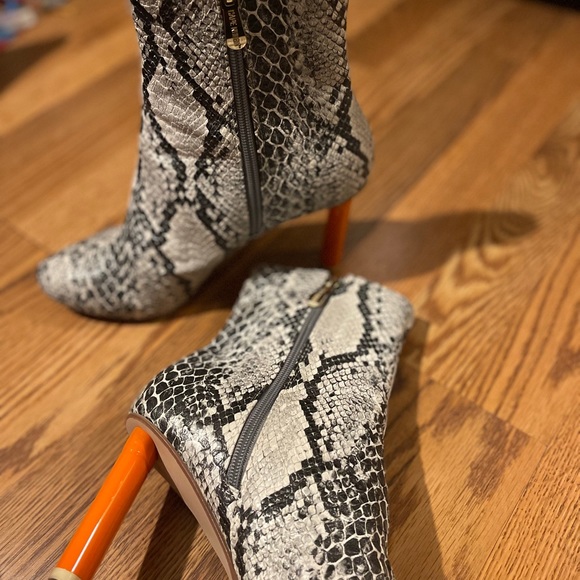 Cape Robbin SnakeSkin Boots✨ - Picture 5 of 6